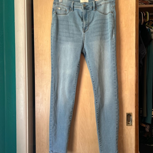 Curve appeal Light Blue jeggings - Picture 3 of 8